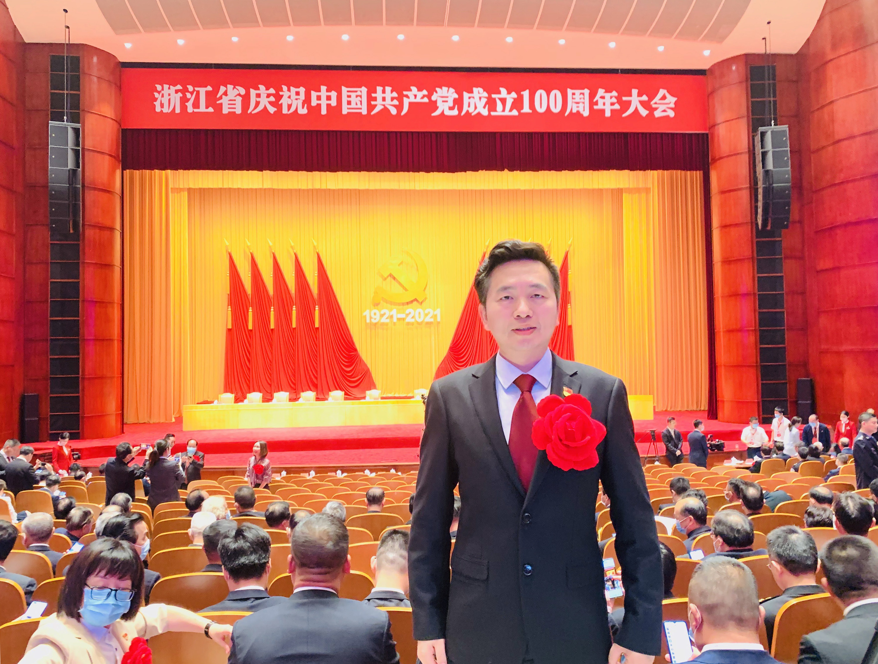 市委副书记张赟来校慰问党员教师夏伟涛